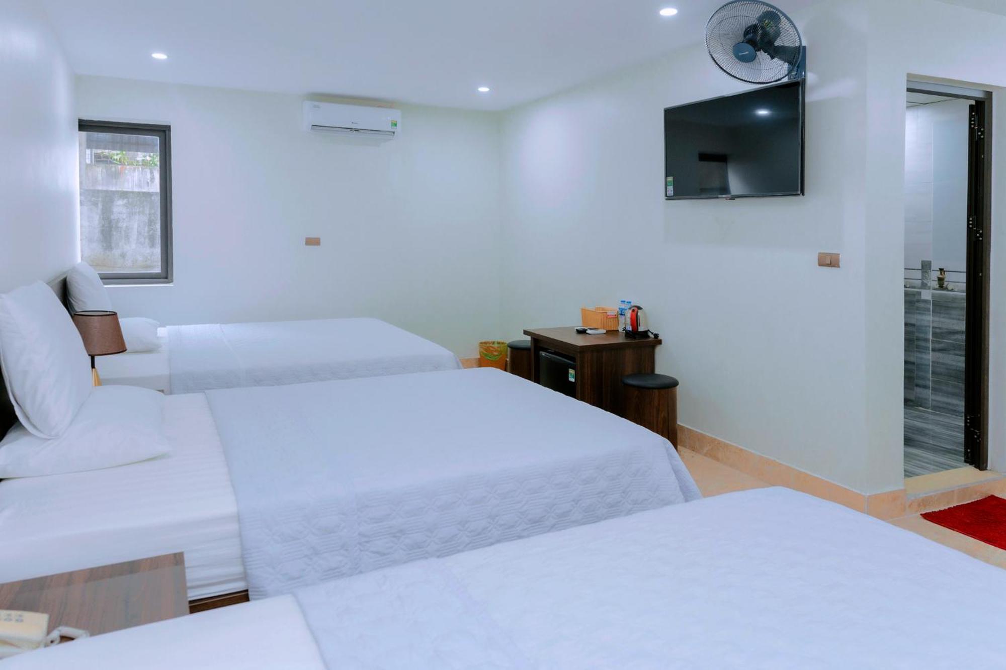 Thu Ha Hotel Uong Bi Buitenkant foto