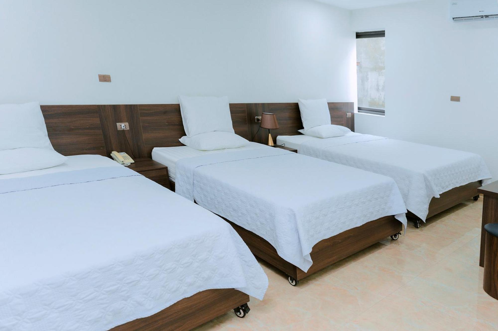 Thu Ha Hotel Uong Bi Buitenkant foto
