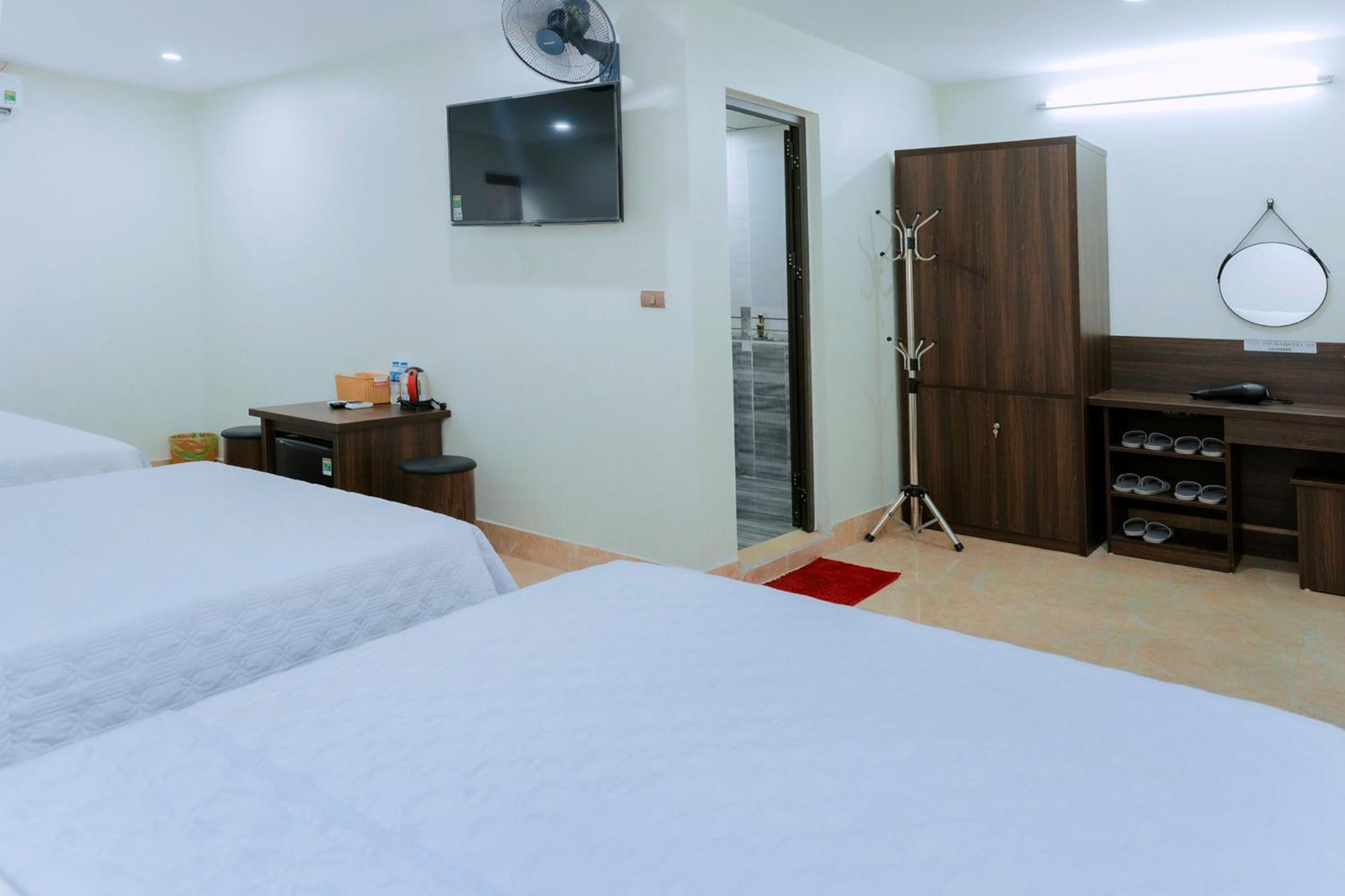 Thu Ha Hotel Uong Bi Buitenkant foto