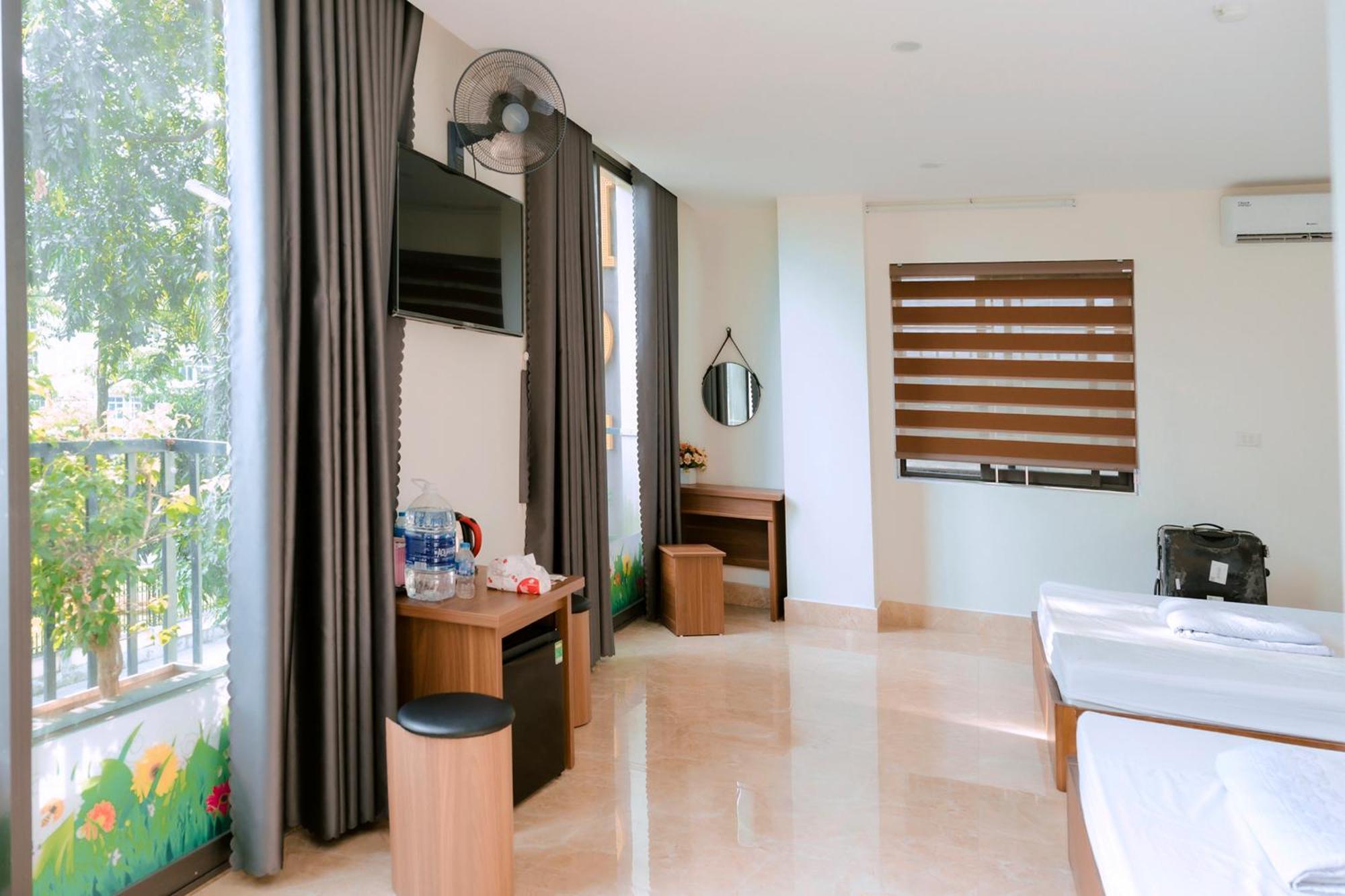 Thu Ha Hotel Uong Bi Buitenkant foto