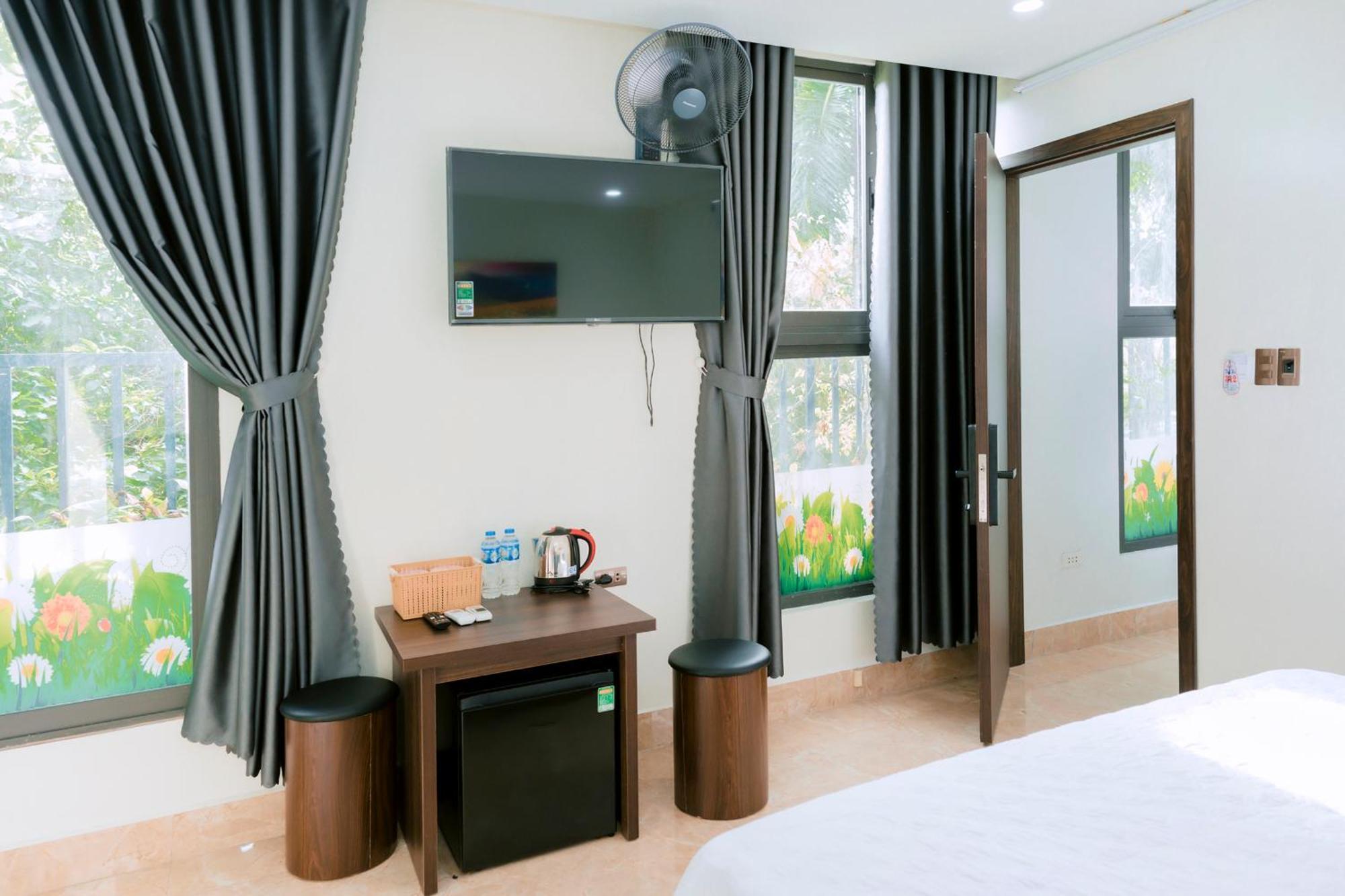 Thu Ha Hotel Uong Bi Buitenkant foto