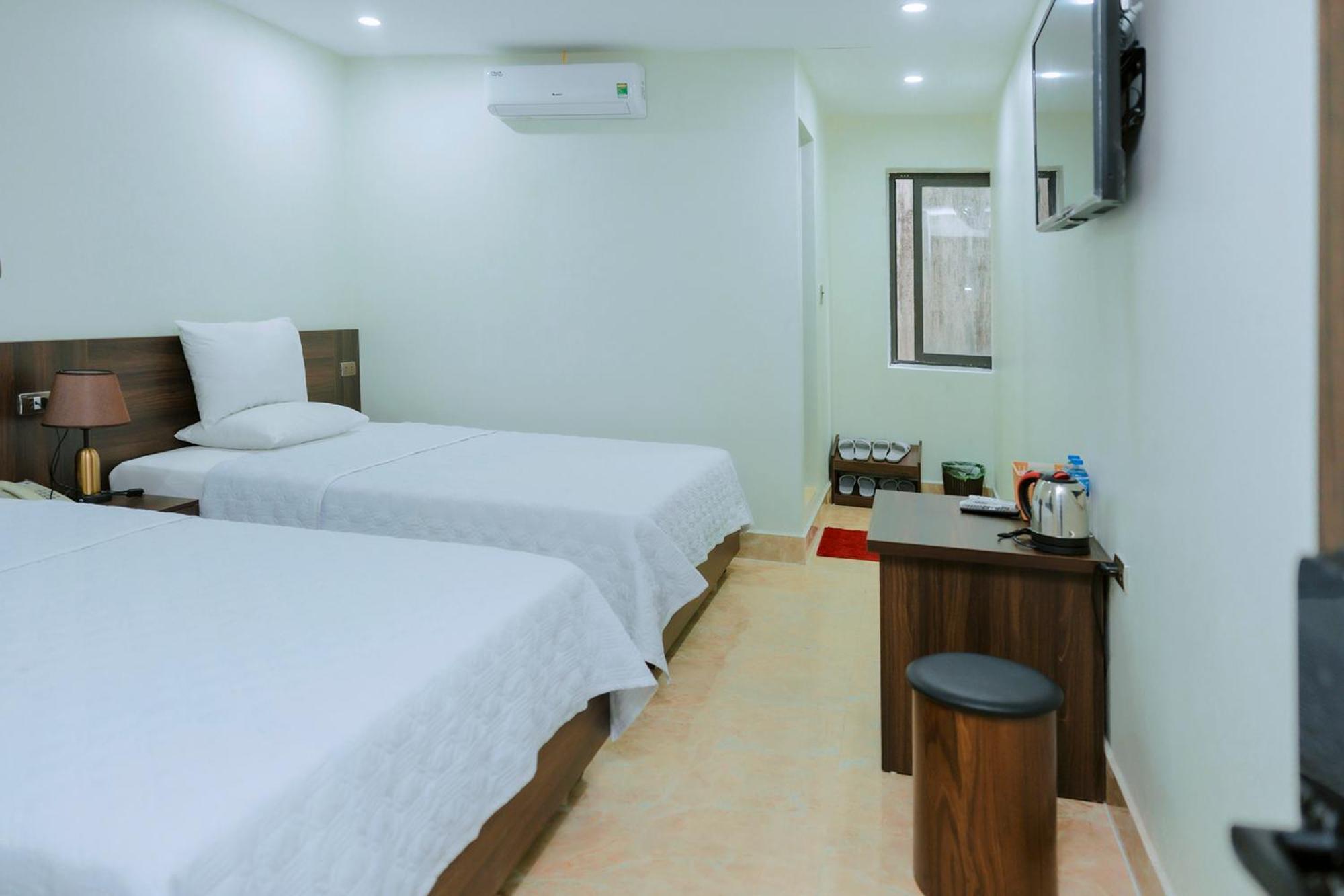 Thu Ha Hotel Uong Bi Buitenkant foto