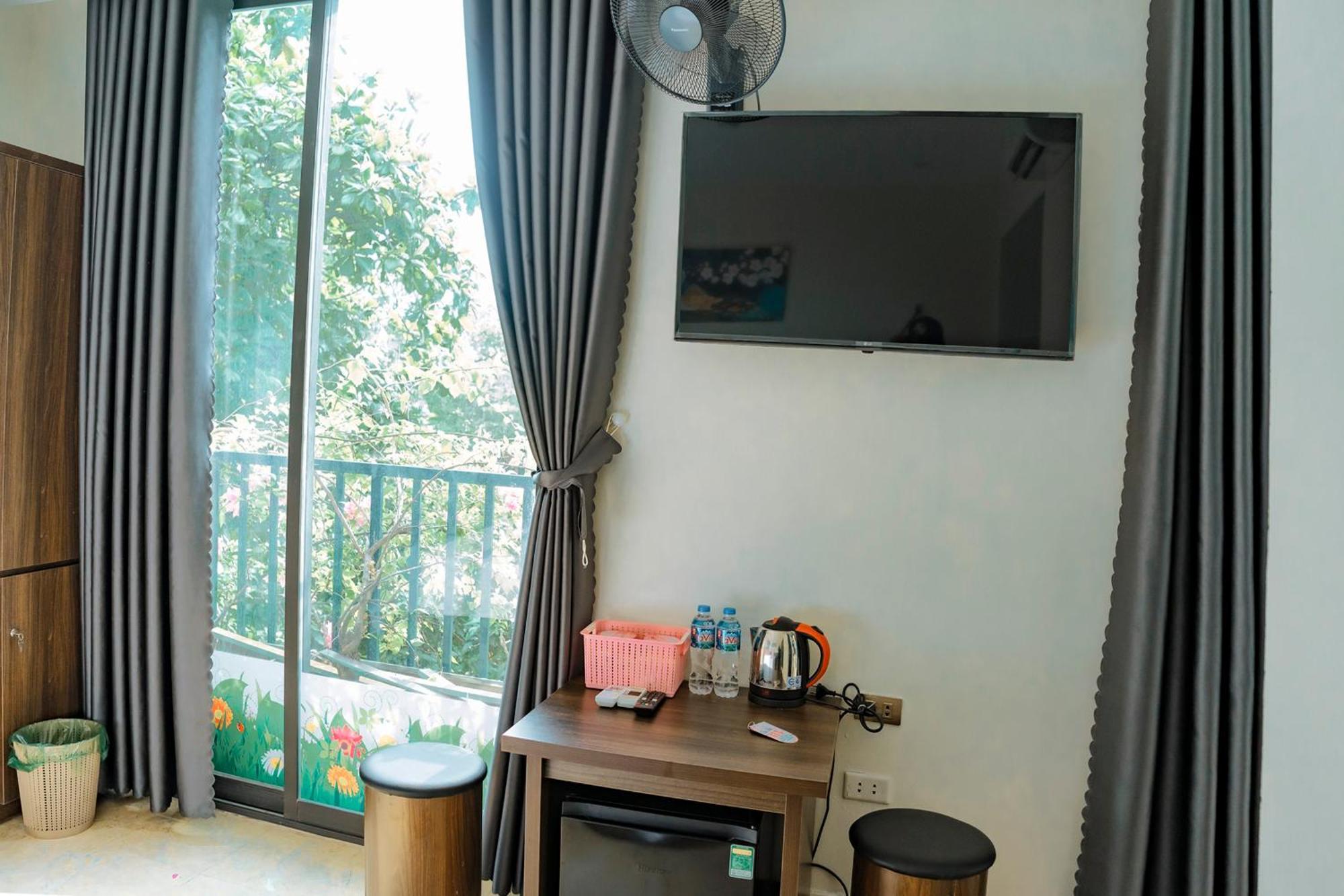 Thu Ha Hotel Uong Bi Buitenkant foto