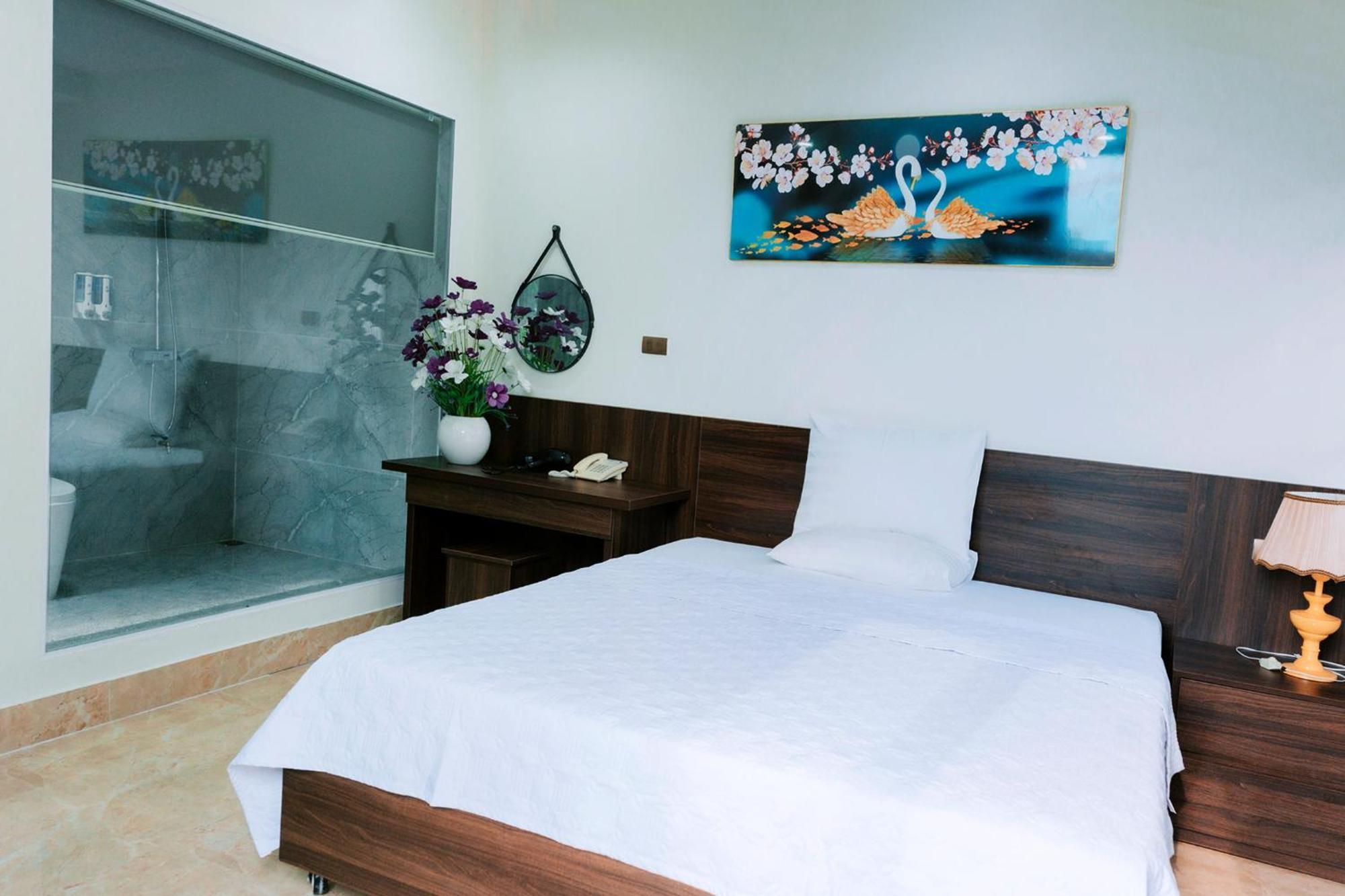 Thu Ha Hotel Uong Bi Buitenkant foto