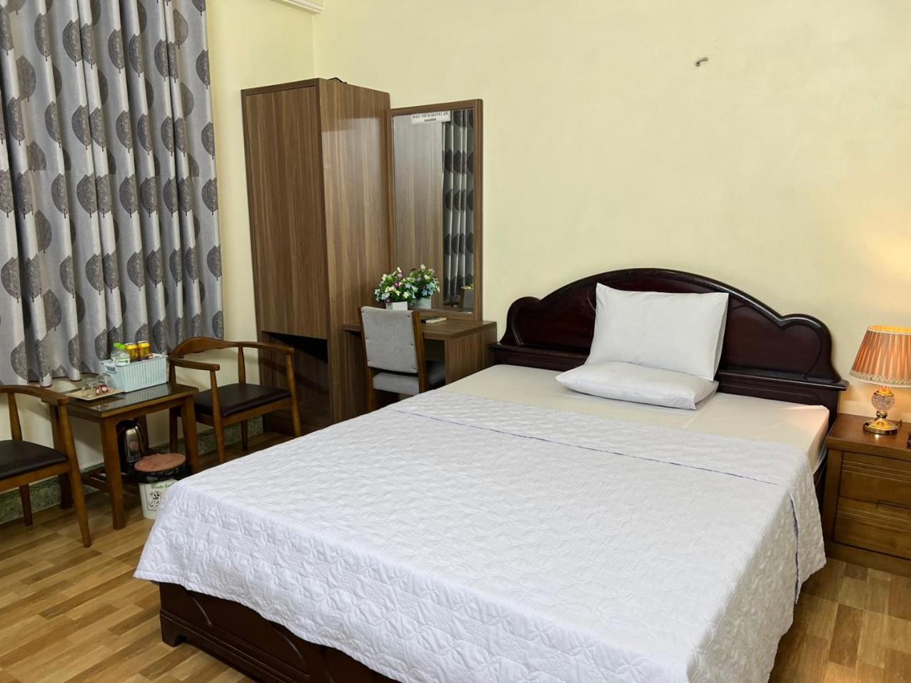 Thu Ha Hotel Uong Bi Buitenkant foto