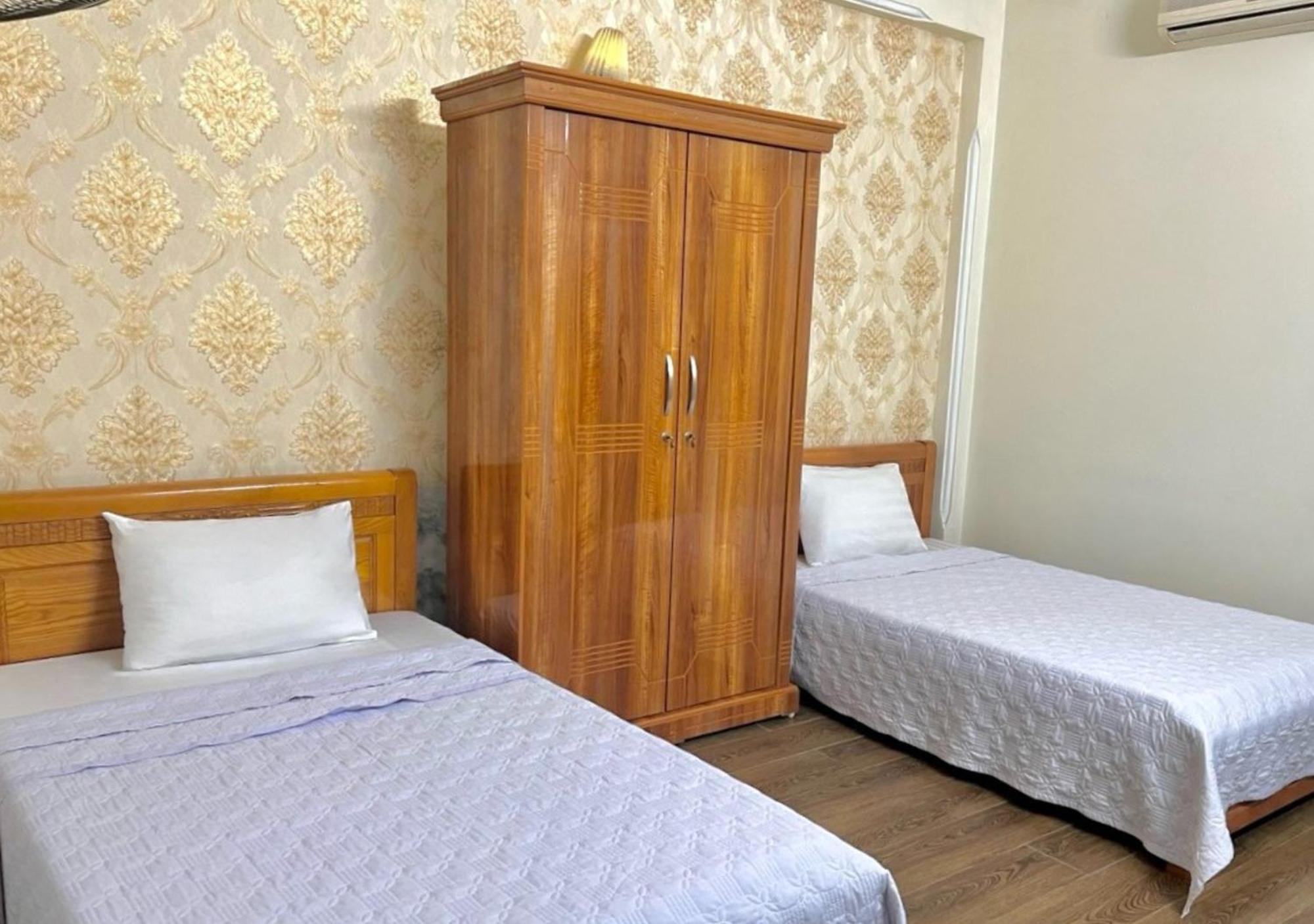 Thu Ha Hotel Uong Bi Buitenkant foto