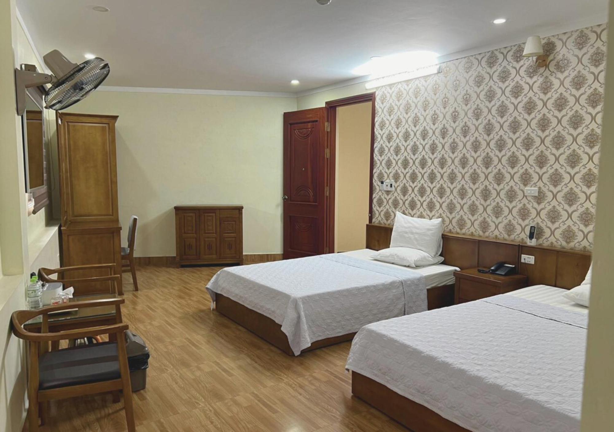 Thu Ha Hotel Uong Bi Buitenkant foto