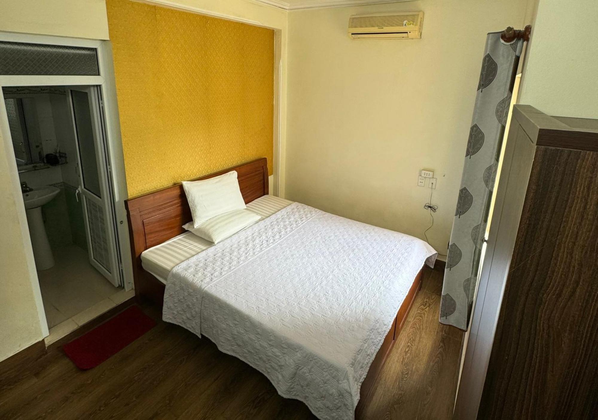 Thu Ha Hotel Uong Bi Buitenkant foto