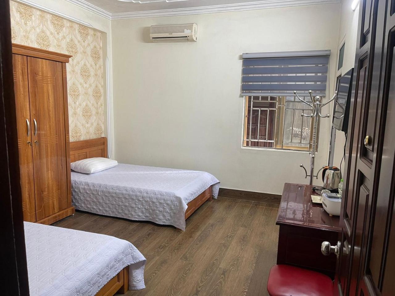 Thu Ha Hotel Uong Bi Buitenkant foto
